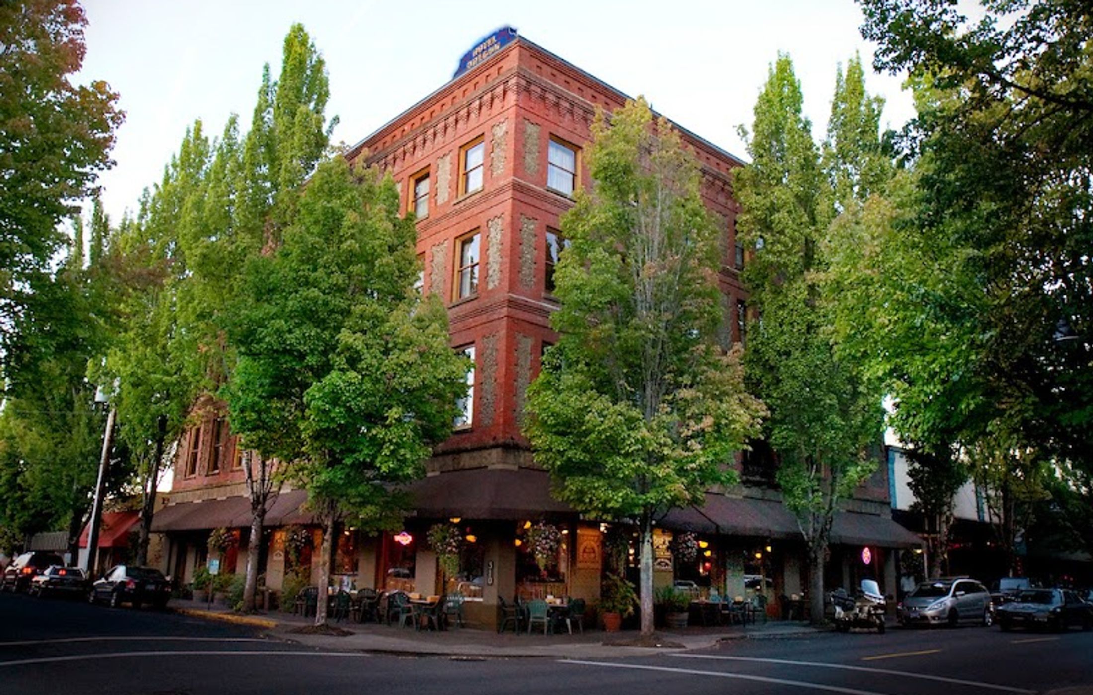 McMenamins Hotel Oregon