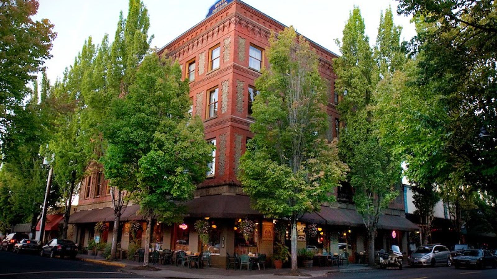 McMenamins Hotel Oregon
