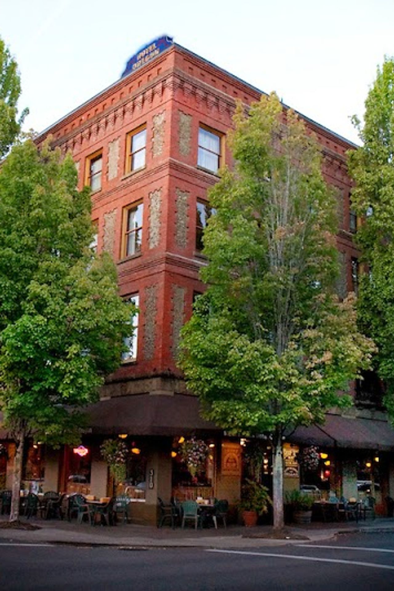 Photo of McMenamins Hotel Oregon