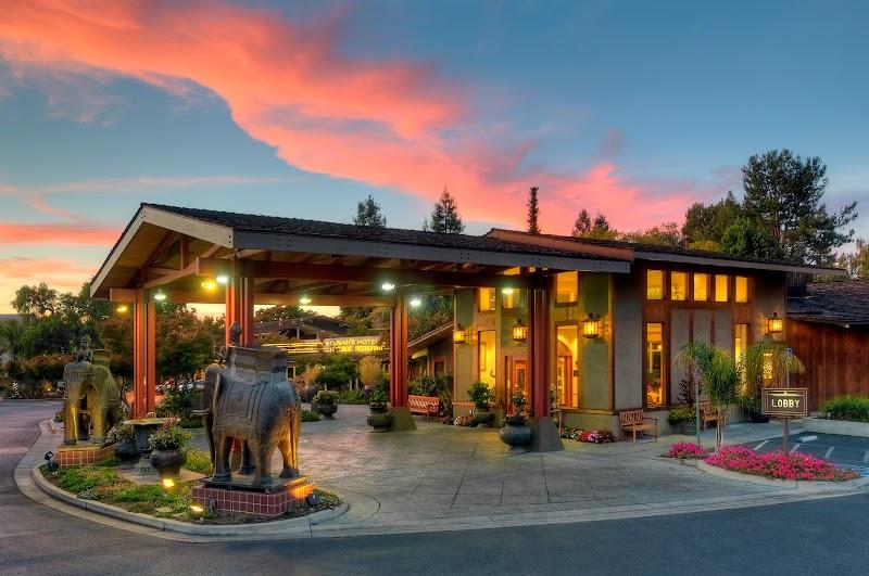 Photo of Dinah's Garden Hotel