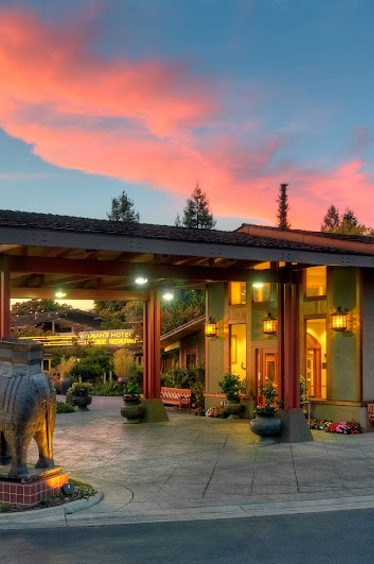 Photo of Dinah's Garden Hotel