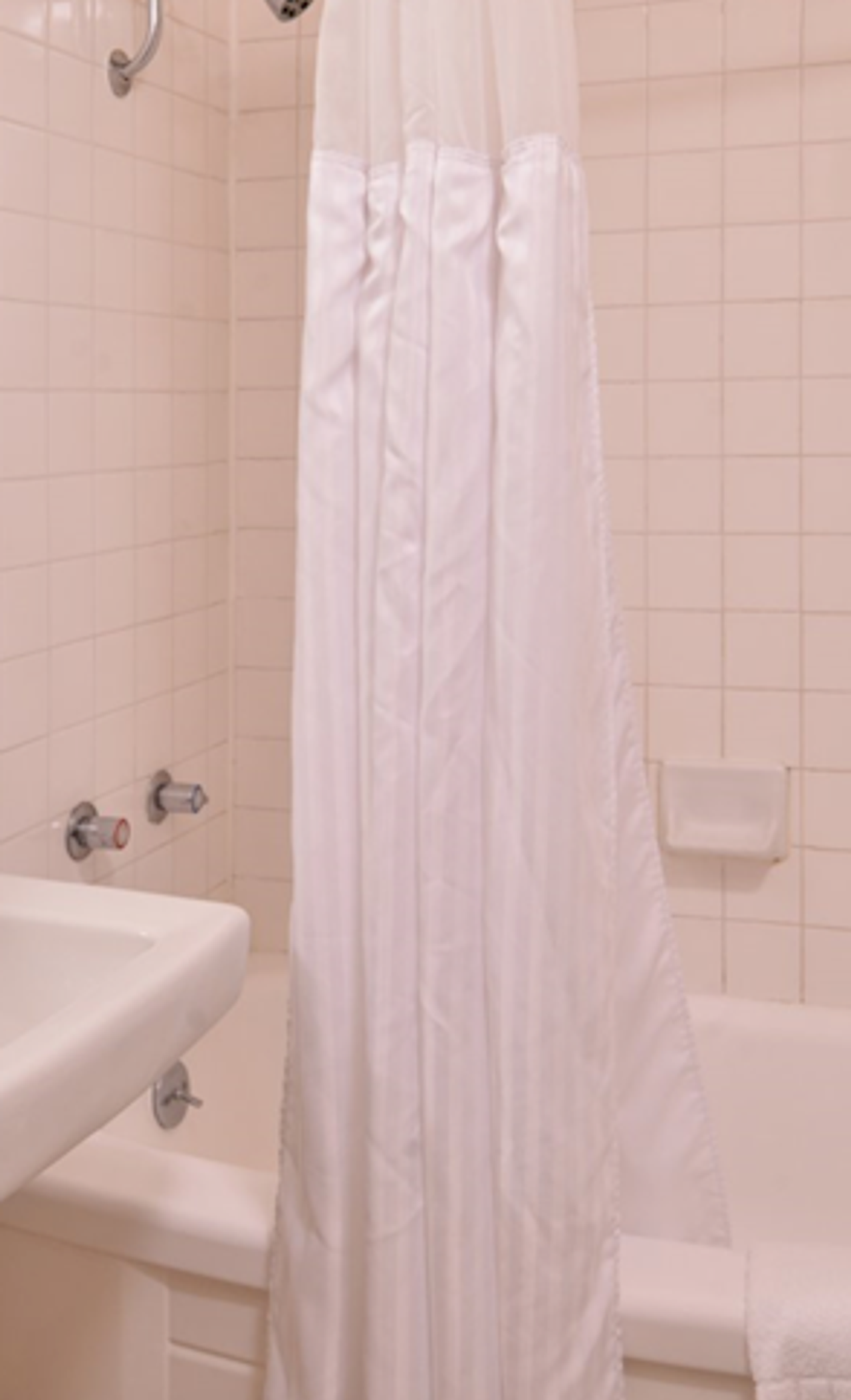 Photo of Campus Inn & Suites Eugene Downtown - Bathroom