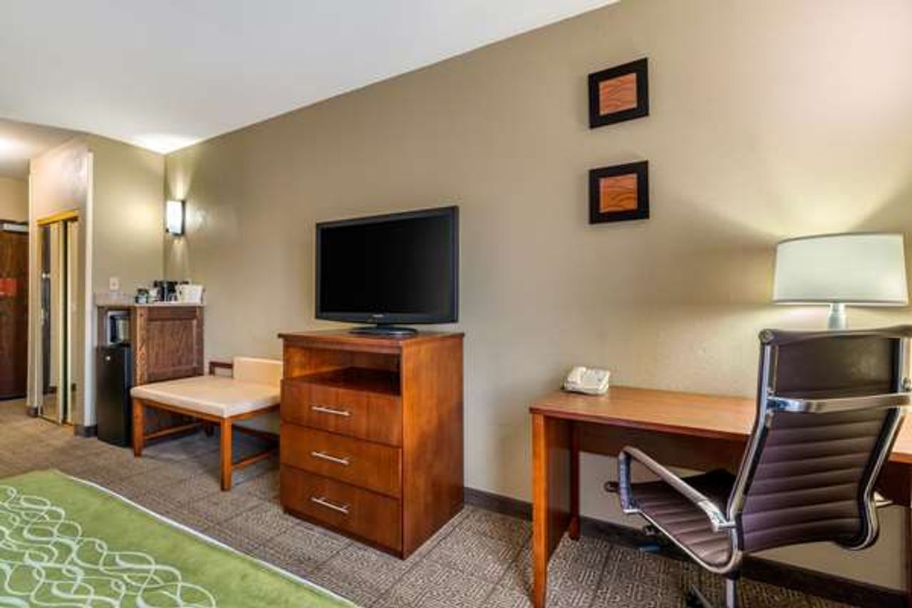 Photo of Comfort Inn & Suites Sacramento - University Area