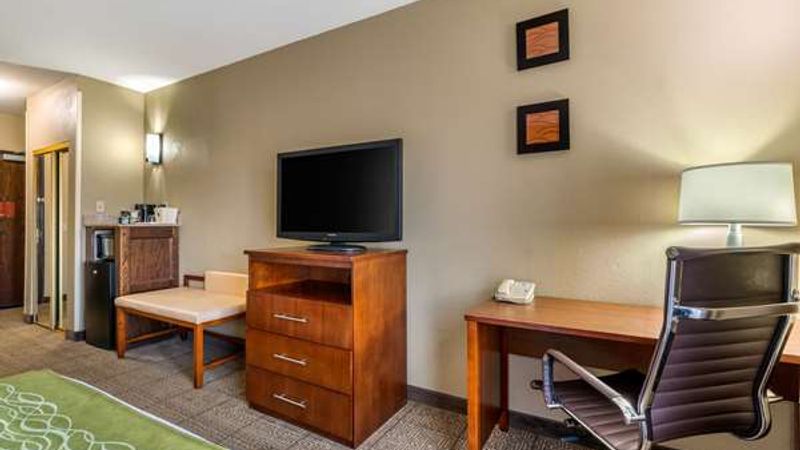 Photo of Comfort Inn & Suites Sacramento - University Area