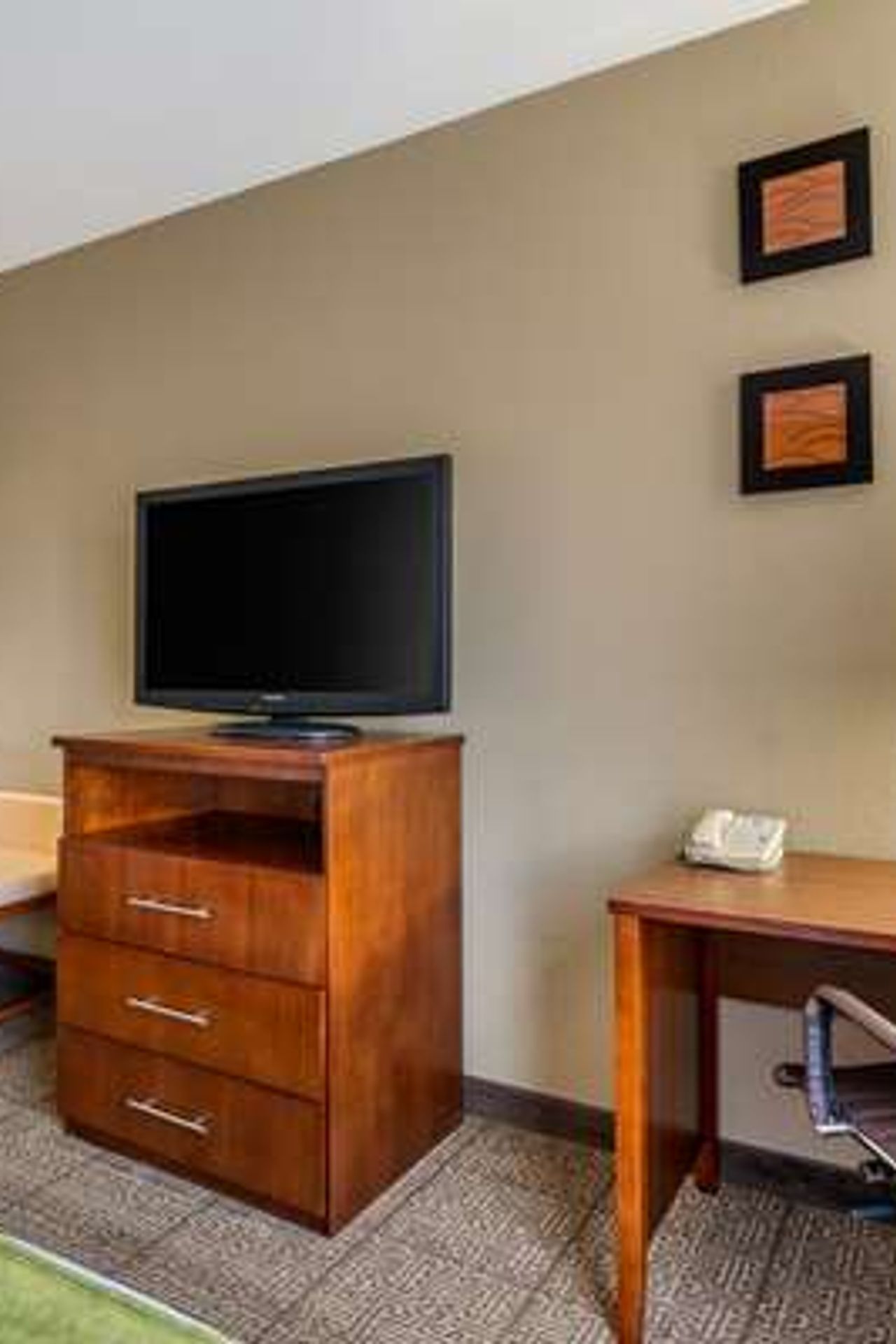 Photo of Comfort Inn & Suites Sacramento - University Area