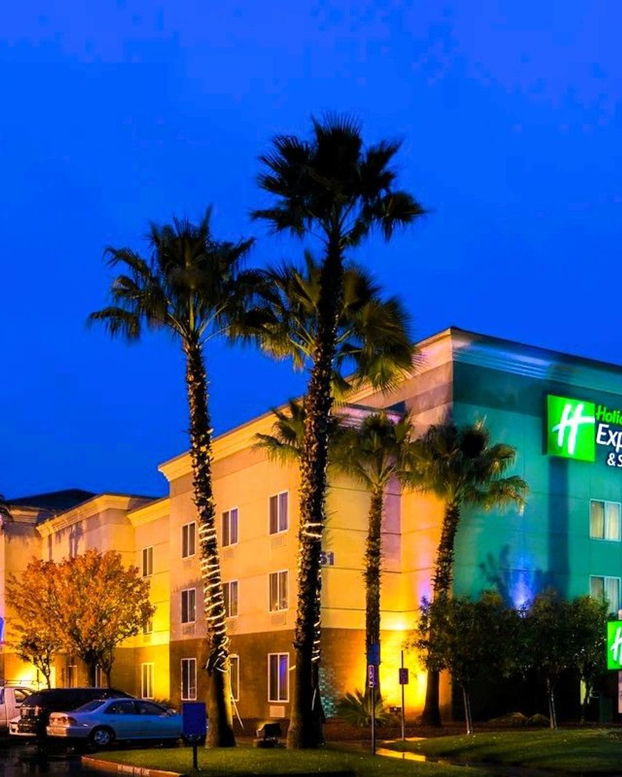 Holiday Inn Express & Suites Vacaville, an IHG Hotel