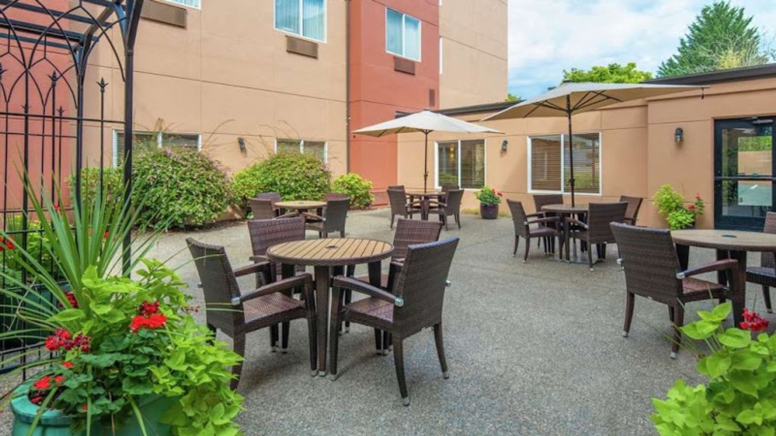 Photo of DoubleTree by Hilton Hotel Portland - Tigard