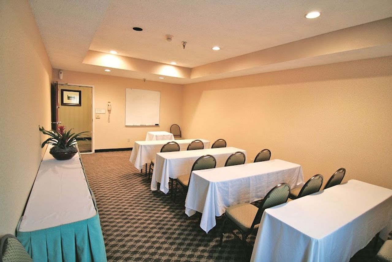 Photo of La Quinta Inn & Suites by Wyndham Oakland - Hayward