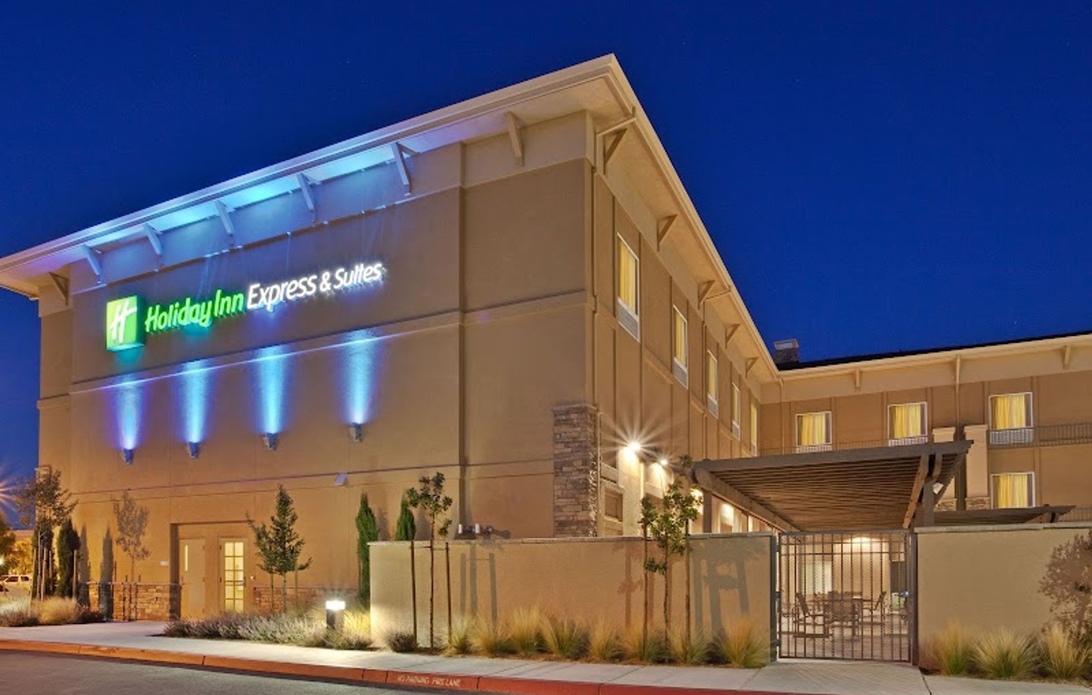 Holiday Inn Express & Suites Napa Valley-American Canyon, an IHG Hotel