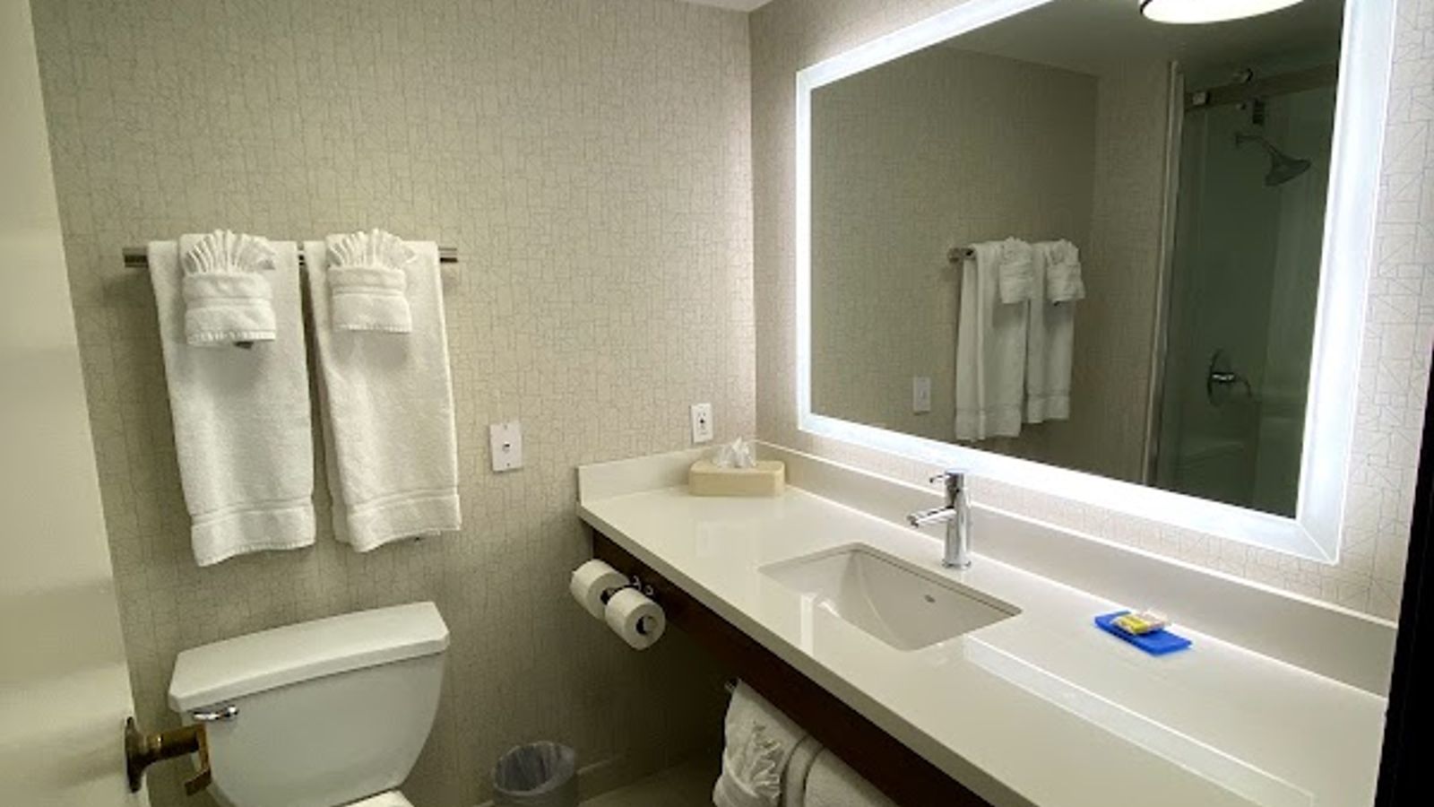 Photo of Holiday Inn Express & Suites