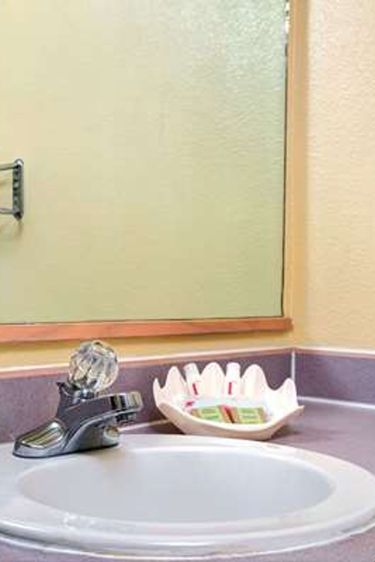 Photo of Super 8 by Wyndham Santa Cruz Beach Boardwalk - Bathroom
