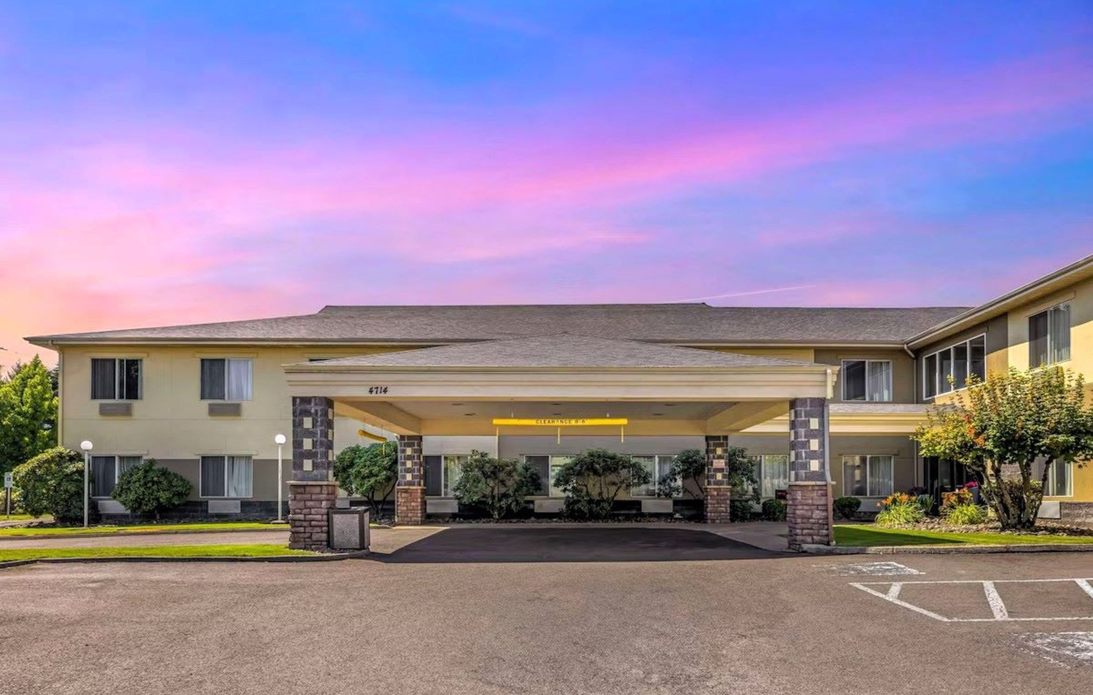 Comfort Suites Near Vancouver Mall