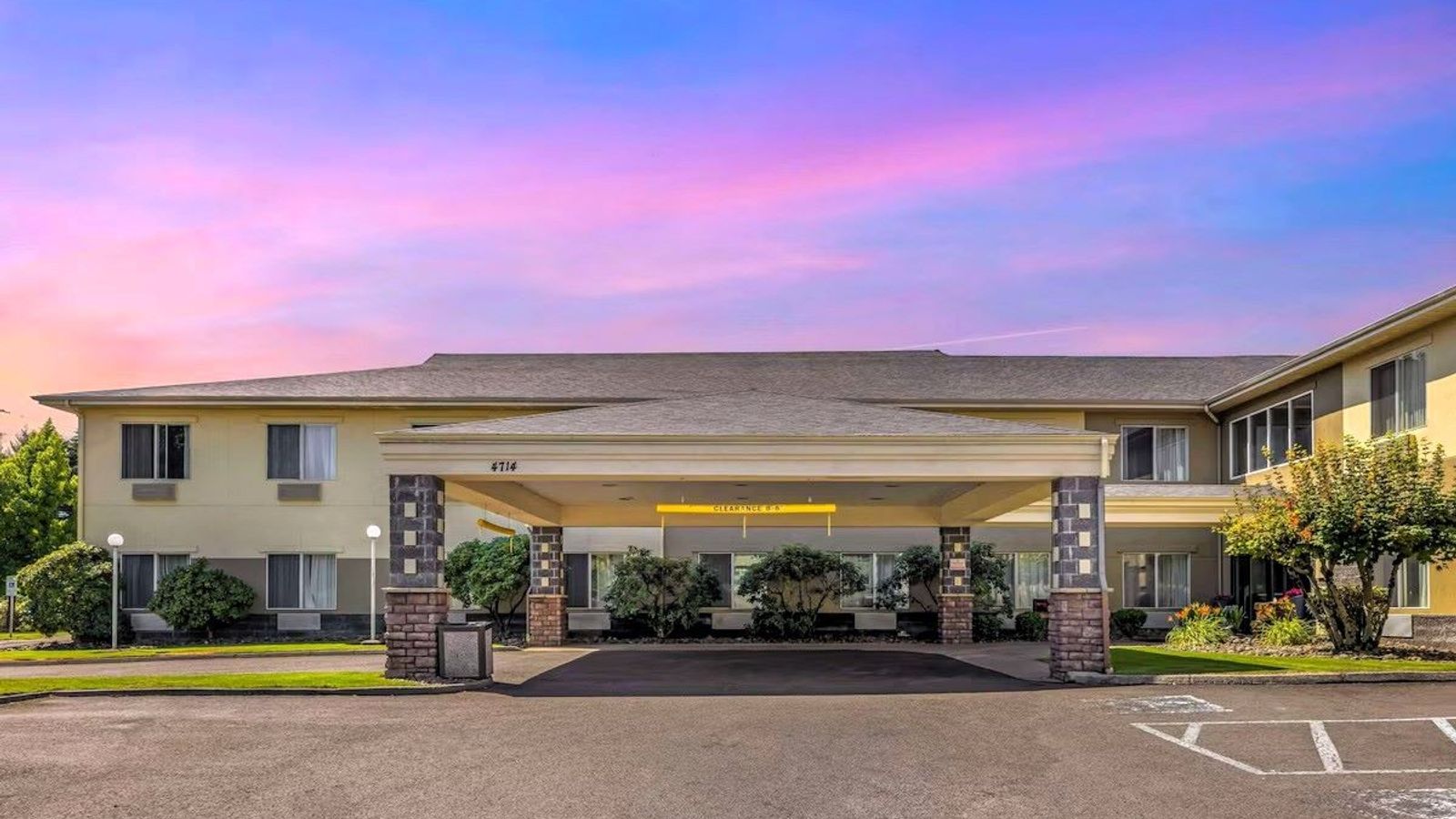 Comfort Suites Near Vancouver Mall