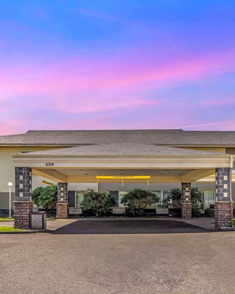 Comfort Suites Near Vancouver Mall
