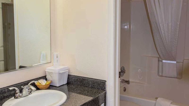 AbbyCreek Inn - Bathroom