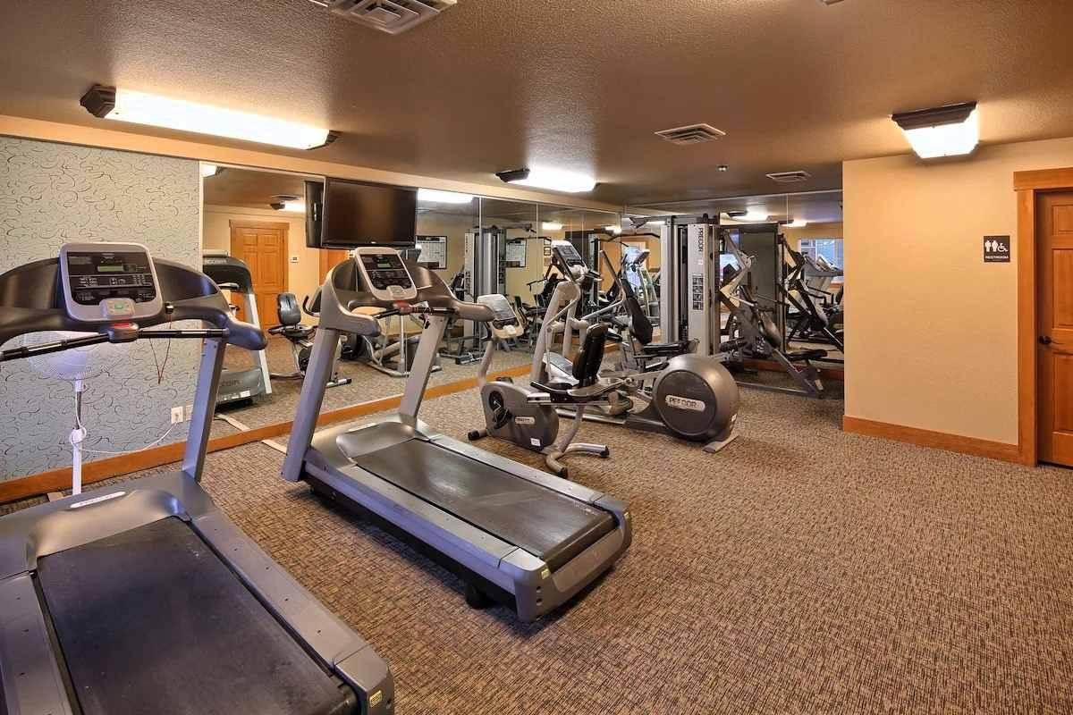 Lakeside Lodge & Suites - Fitness facility