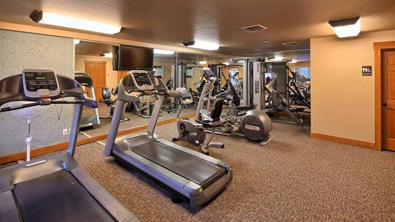 Lakeside Lodge & Suites - Fitness facility