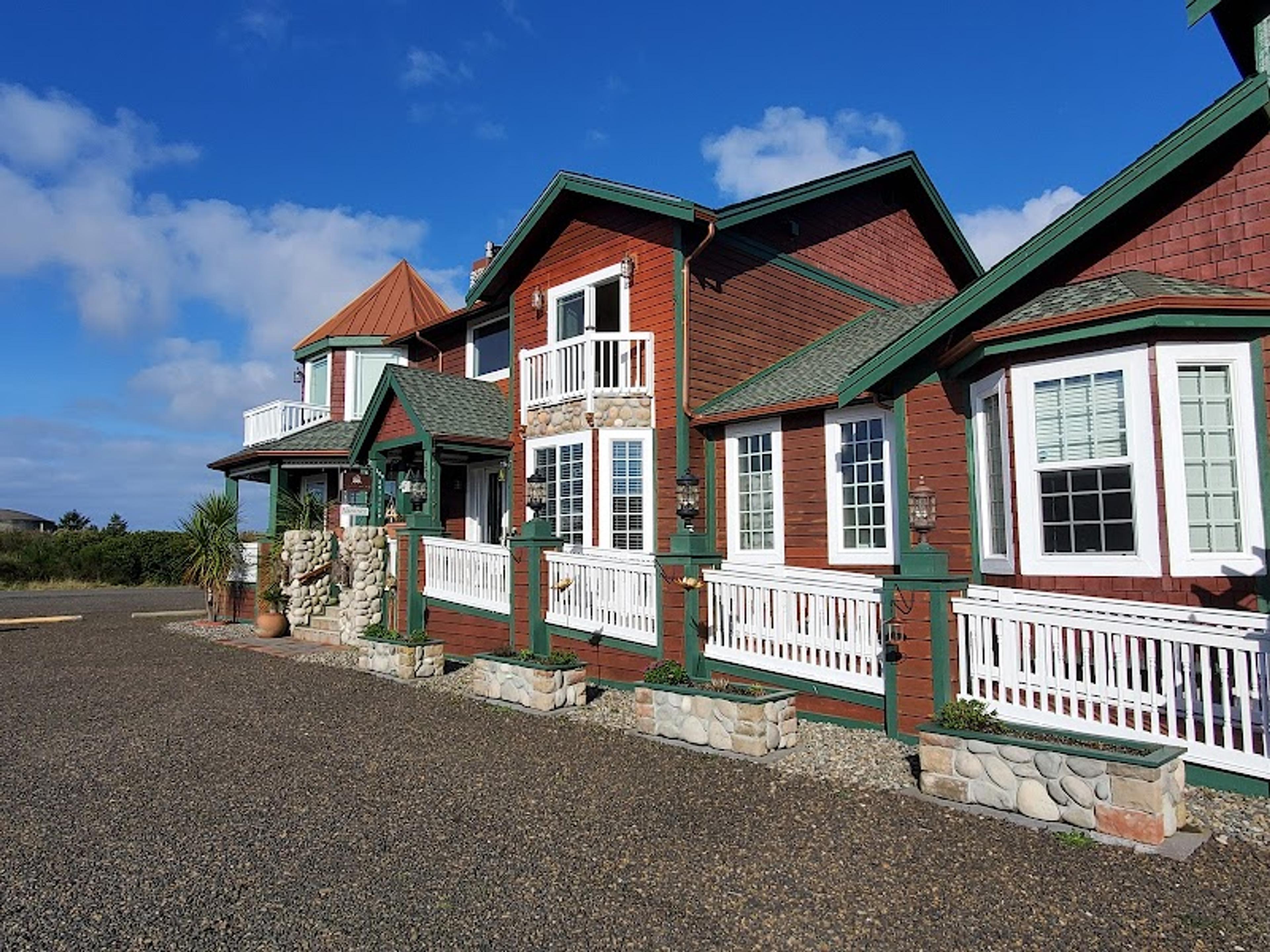 Collins Inn & Seaside Cottages