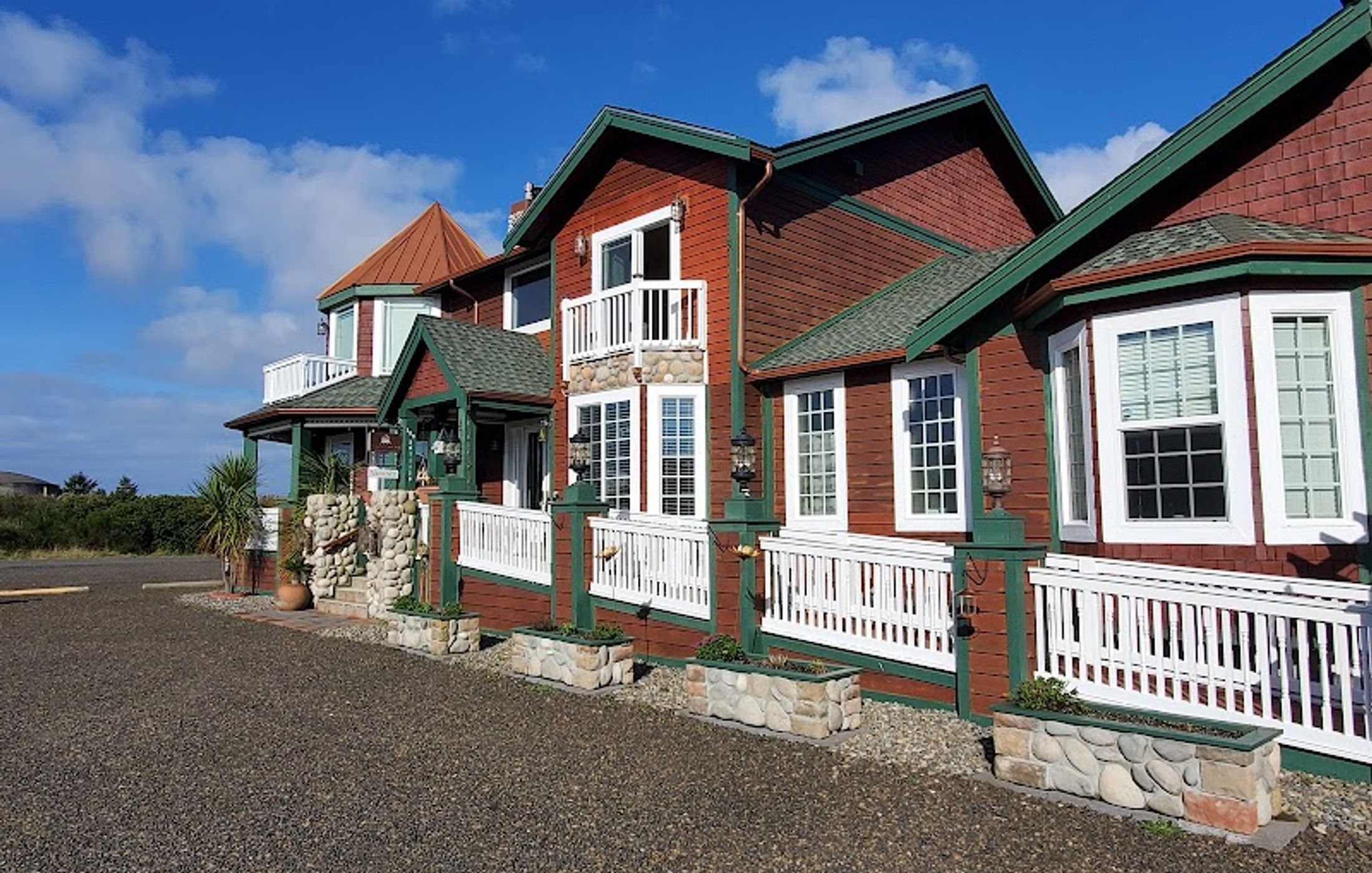 Collins Inn & Seaside Cottages