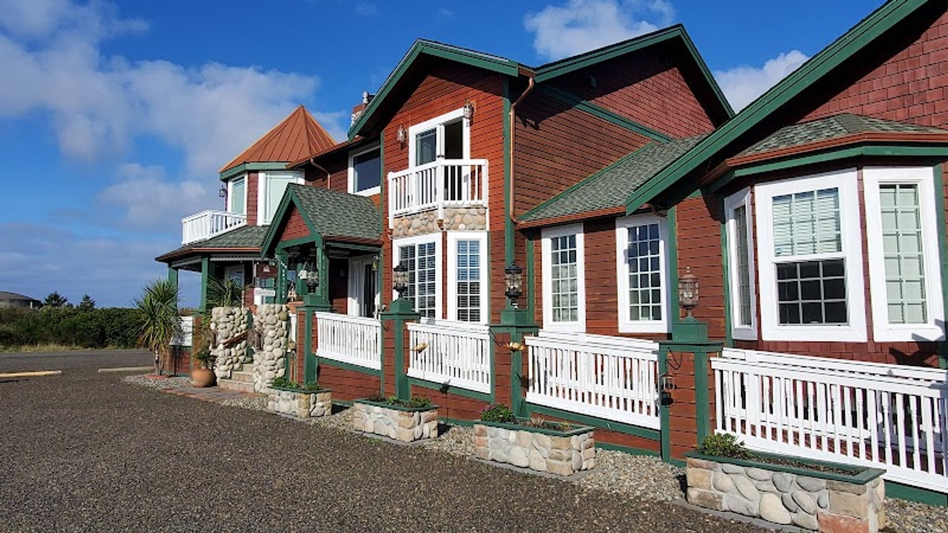 Collins Inn & Seaside Cottages