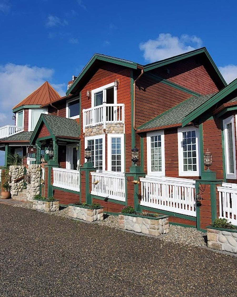 Collins Inn & Seaside Cottages
