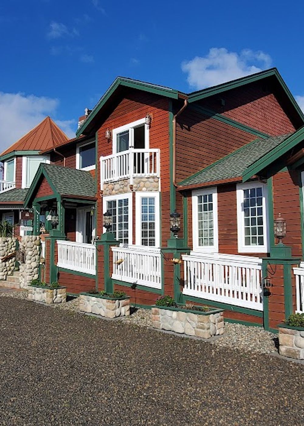 Collins Inn & Seaside Cottages
