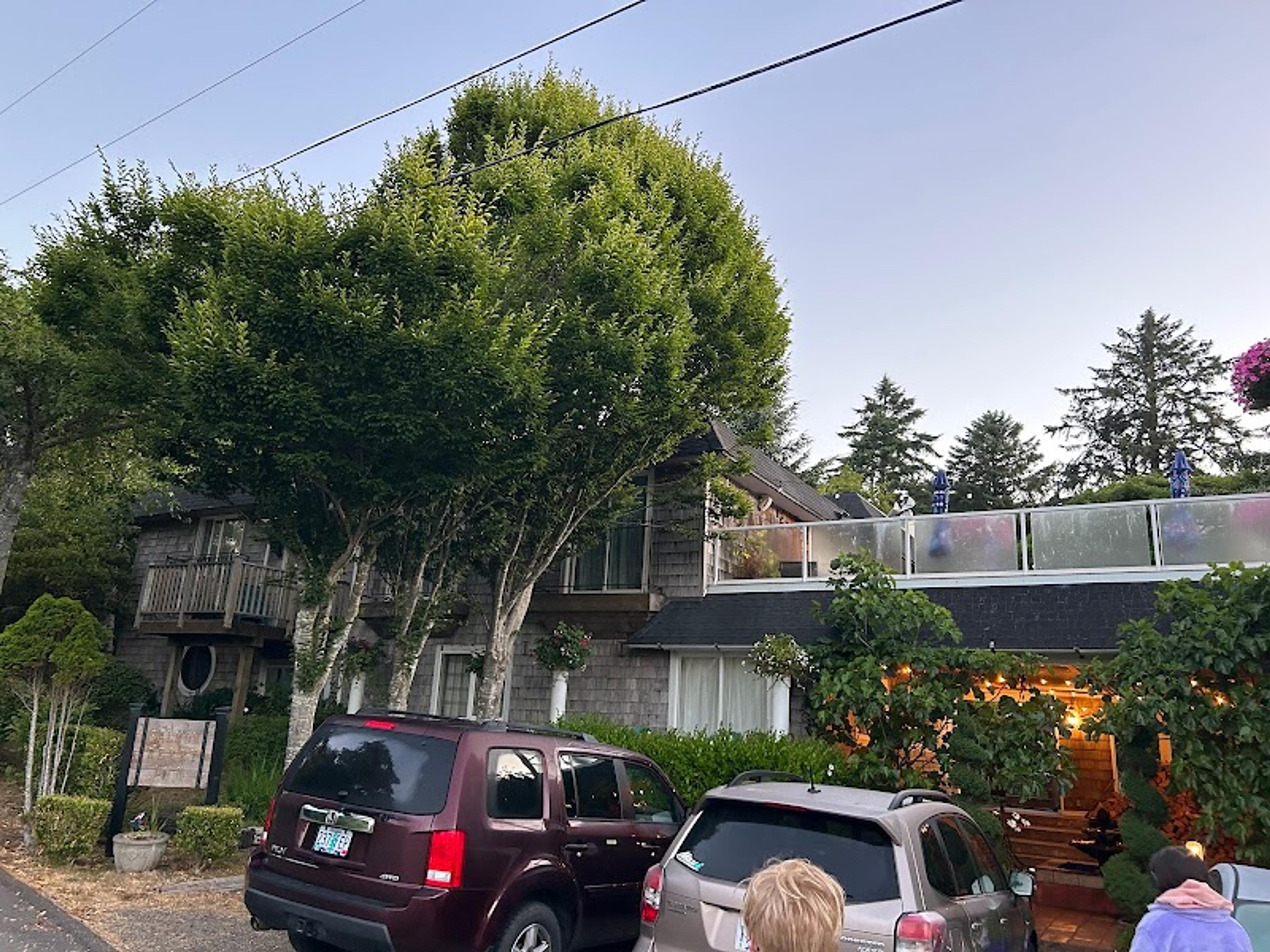 Salmonberry Inn & Beach House