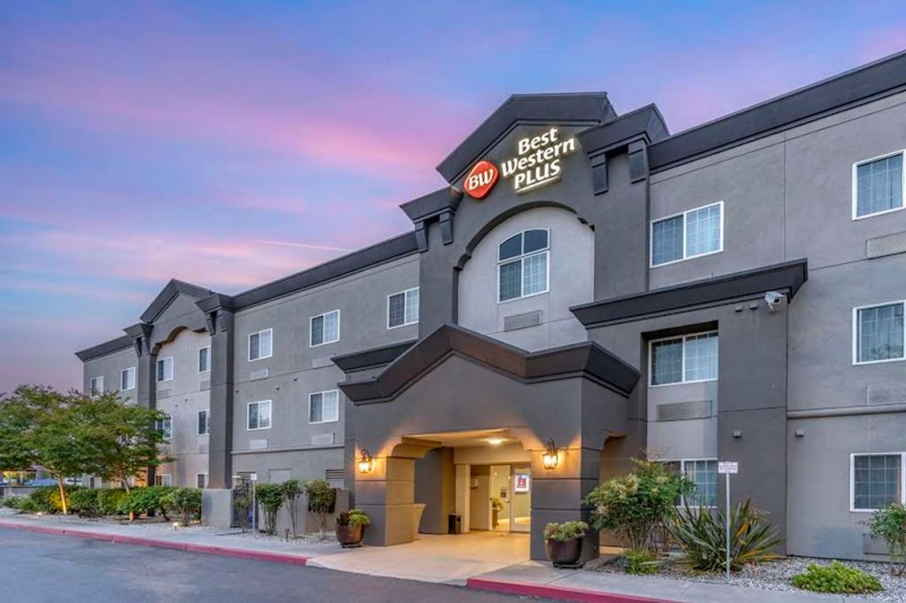Photo of Best Western Plus Vineyard Inn