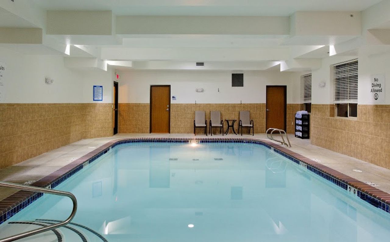 Photo of Holiday Inn Express & Suites Newport, an IHG Hotel - Indoor Pool