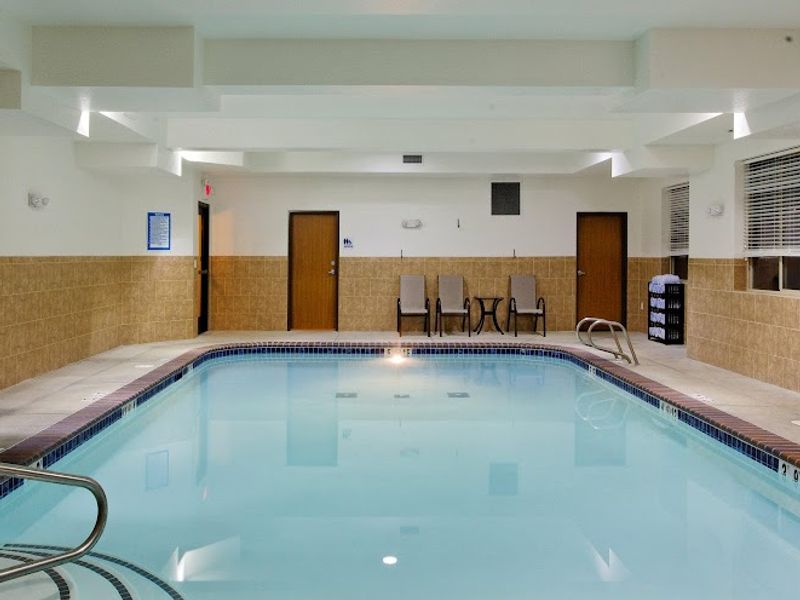 Photo of Holiday Inn Express & Suites Newport, an IHG Hotel - Indoor Pool