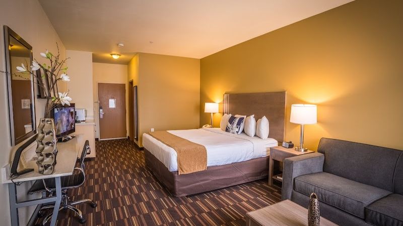 Photo of Inn at Wecoma - Room, King Bed, Seating Ares