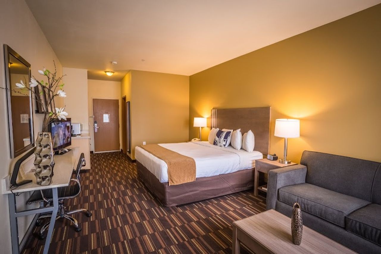 Photo of Inn at Wecoma - Room, King Bed, Seating Ares