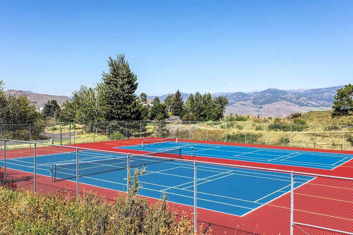 Sun Mountain Lodge - Tennis court