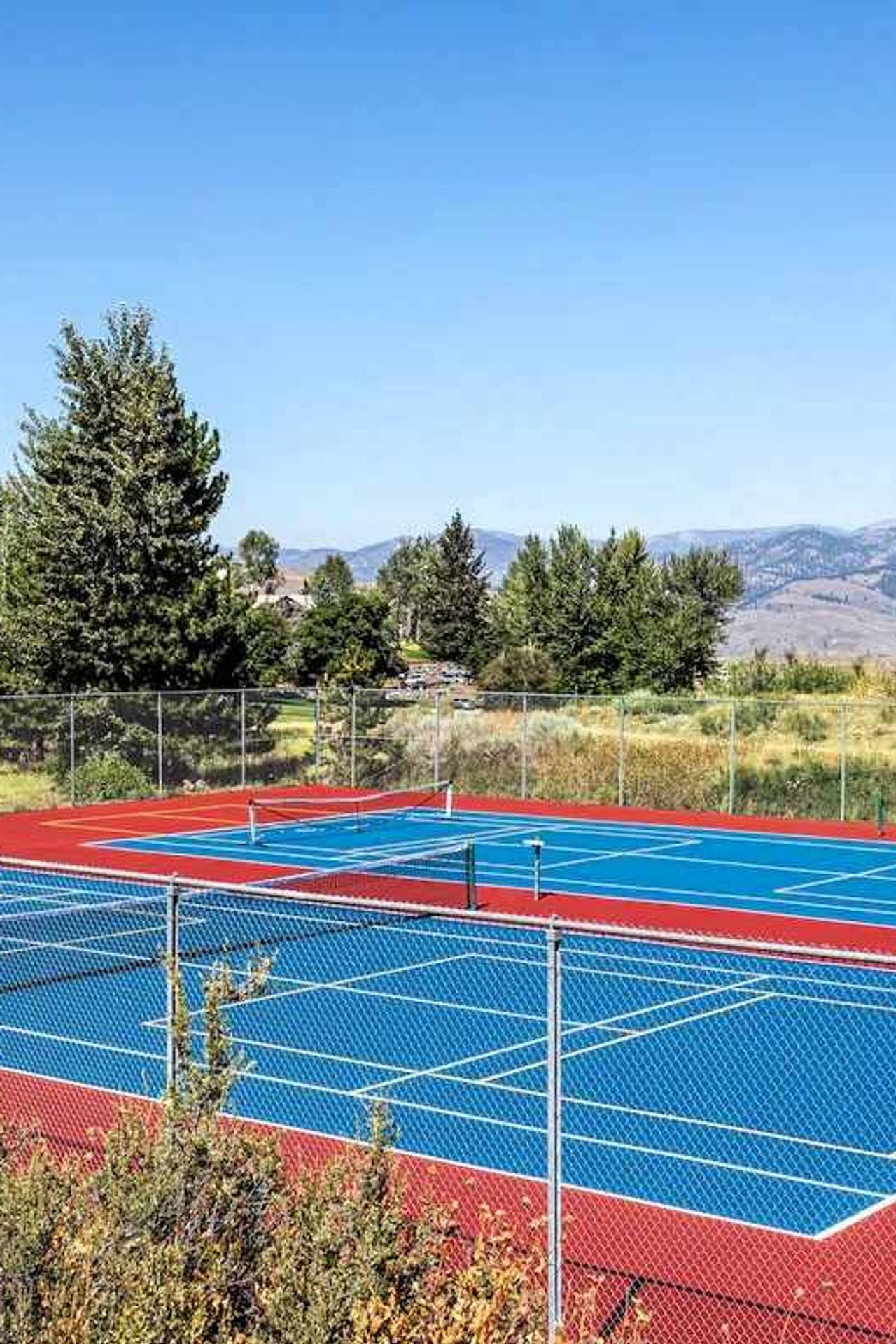 Sun Mountain Lodge - Tennis court