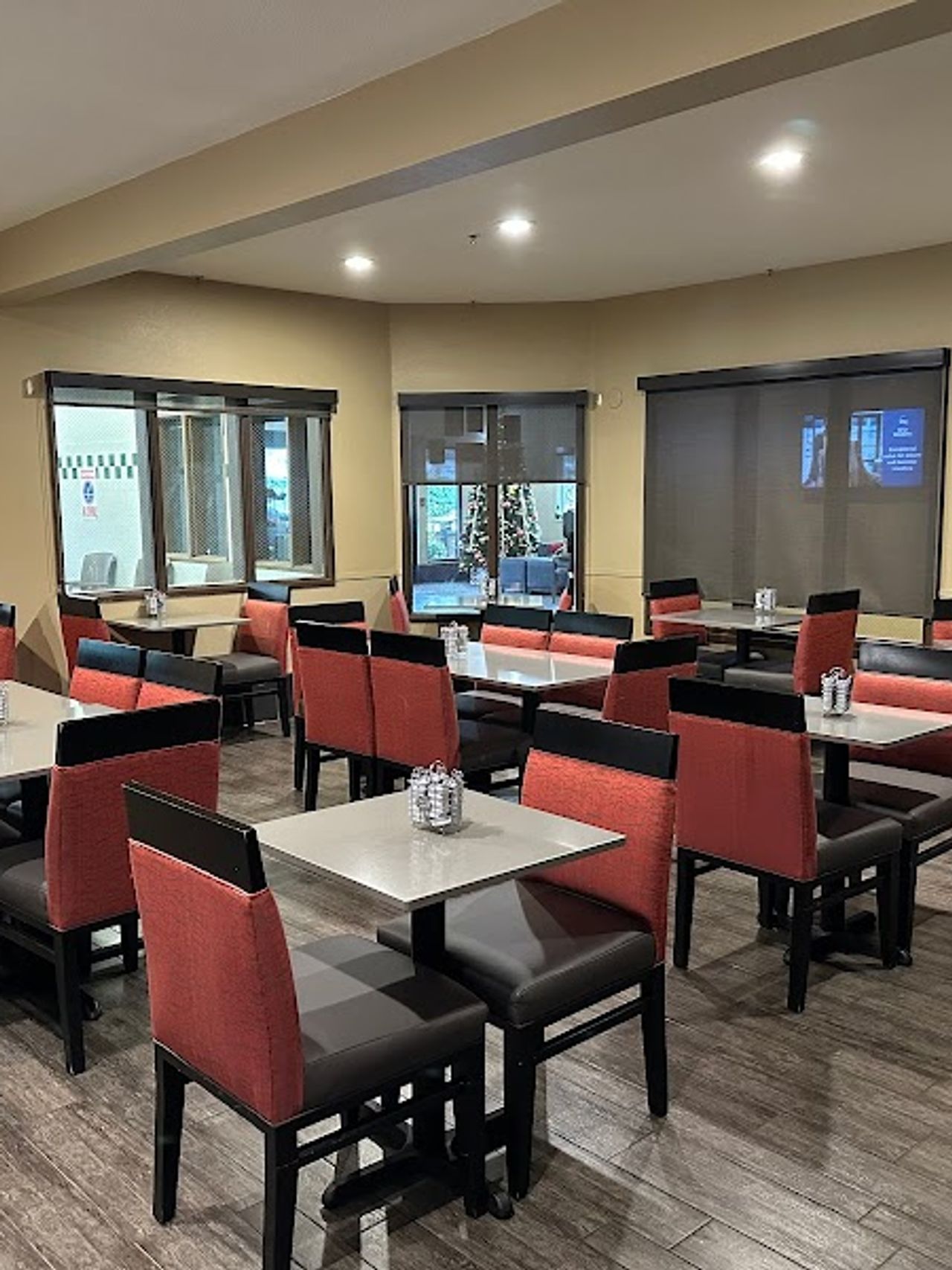 Photo of Best Western Columbia River Waterfront Hotel Astoria - Breakfast area