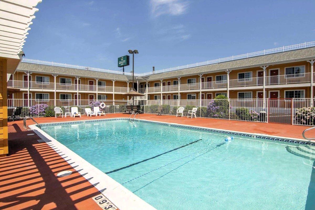 Quality Inn Central Roseburg Seasonal outdoor pool