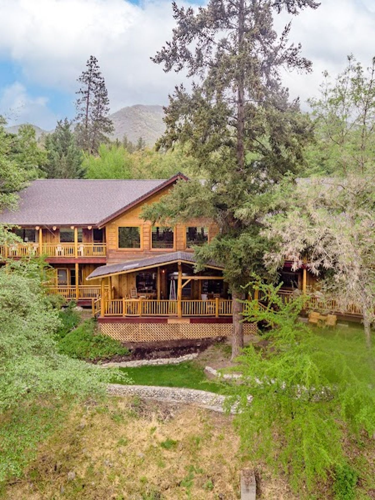 Photo of The Lindsay Lodge & Restaurant