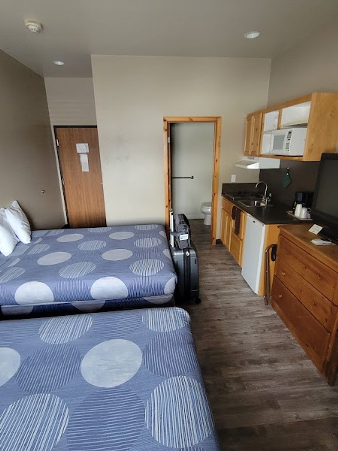 Boulder Creek Inn - Room, 2 Queen Beds, with kitchenette
