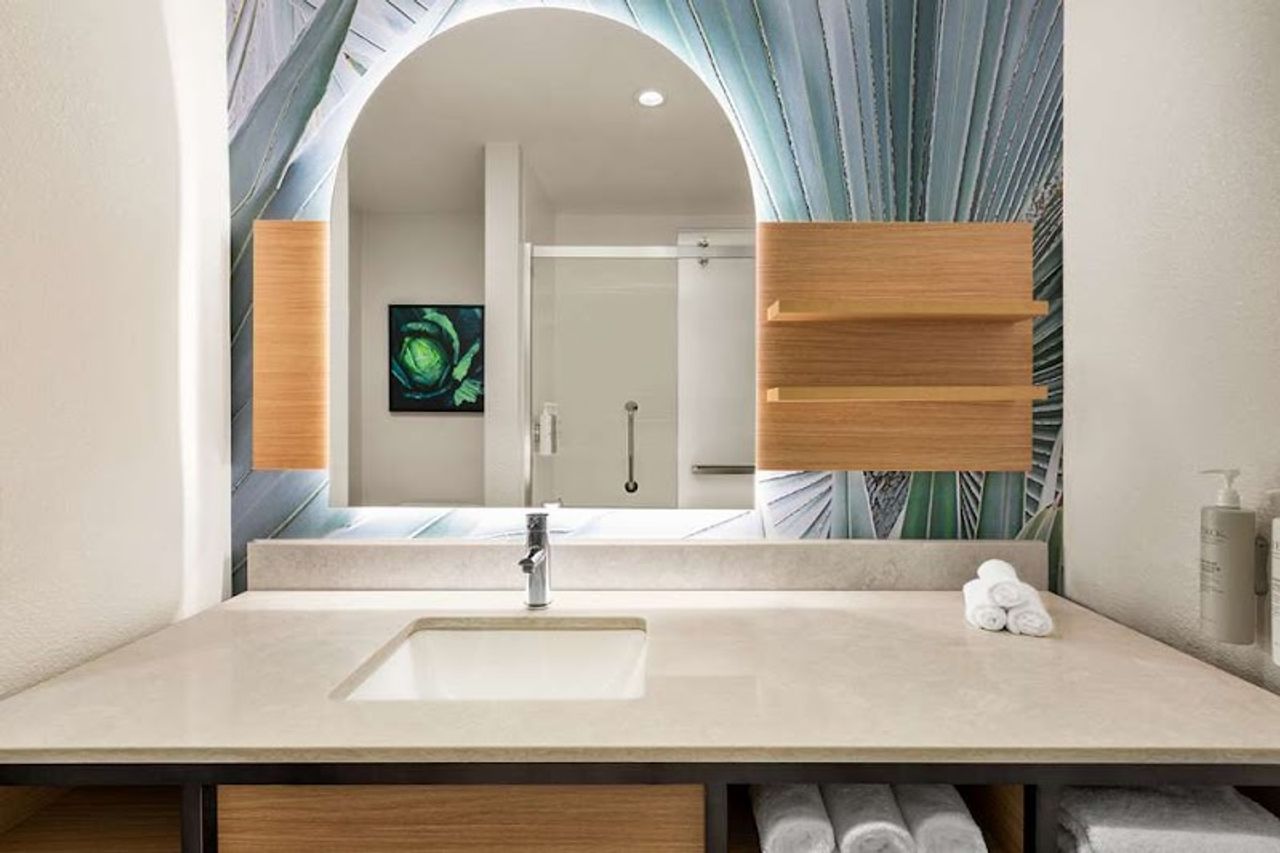 Photo of Hilton Garden Inn Monterey - Bathroom