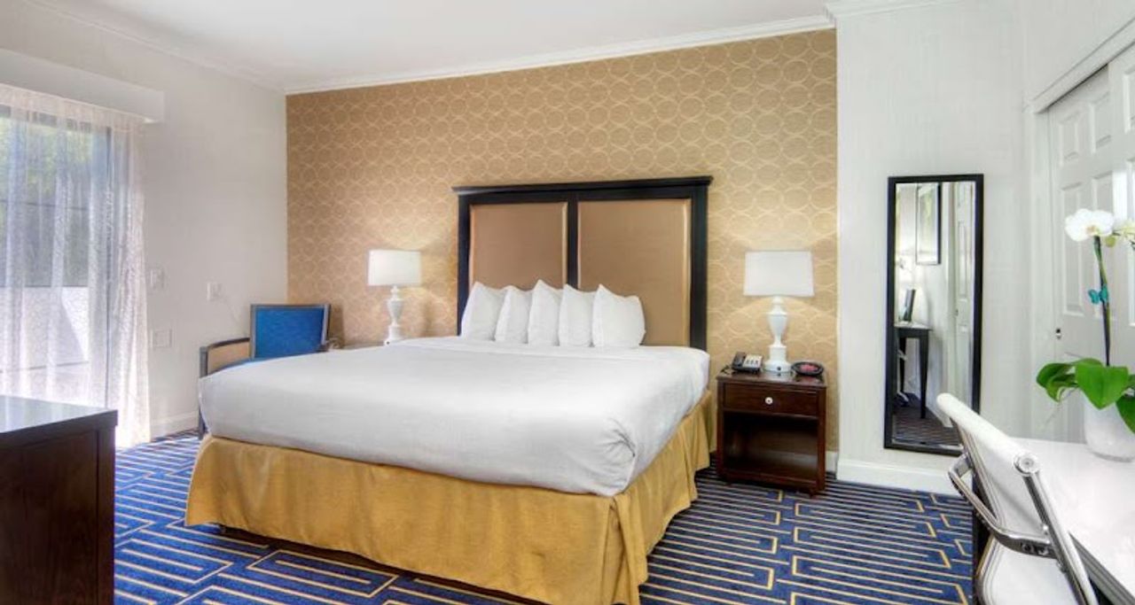 Photo of Best Western Plus Palm Court Hotel