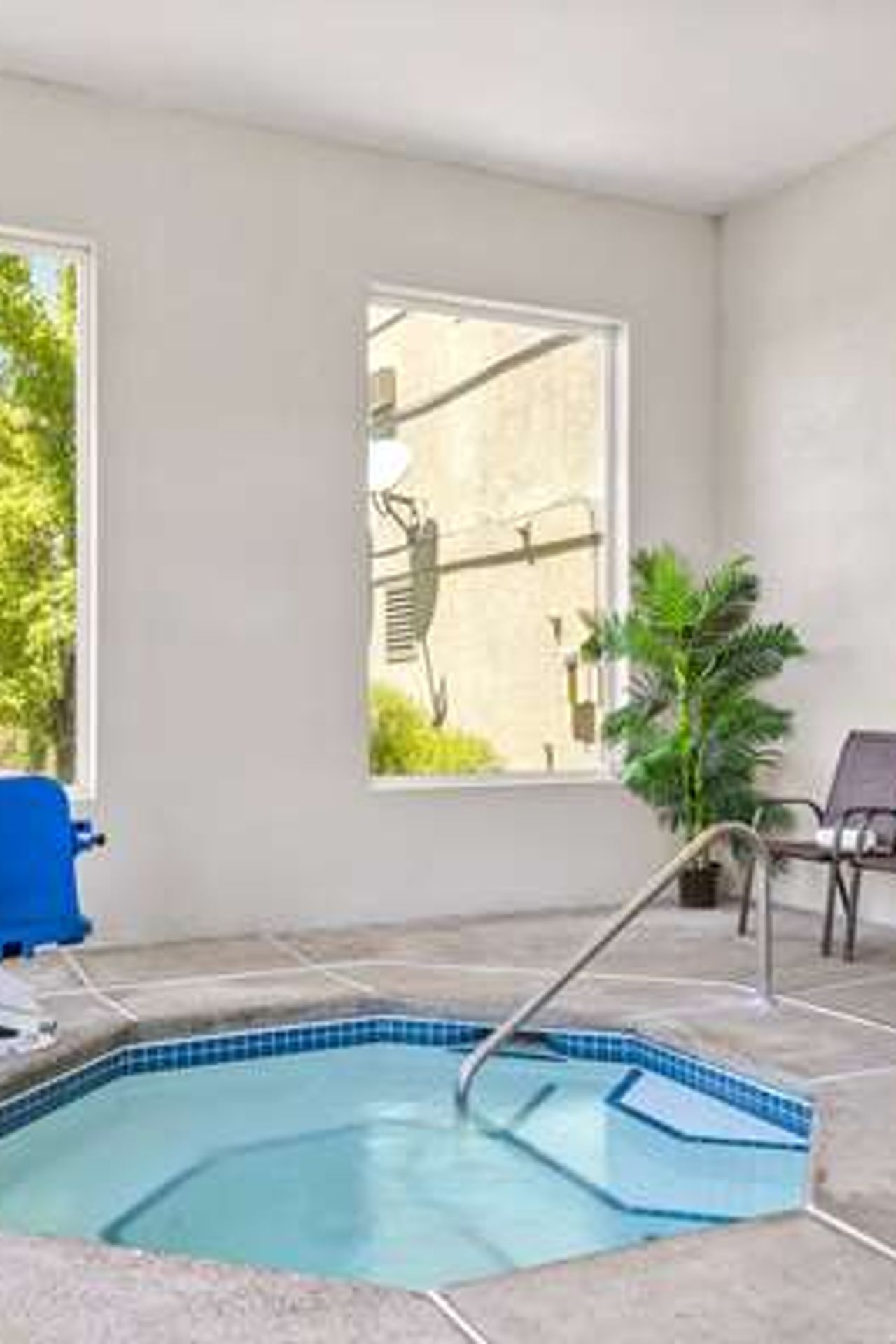 Photo of Super 8 by Wyndham Roseburg