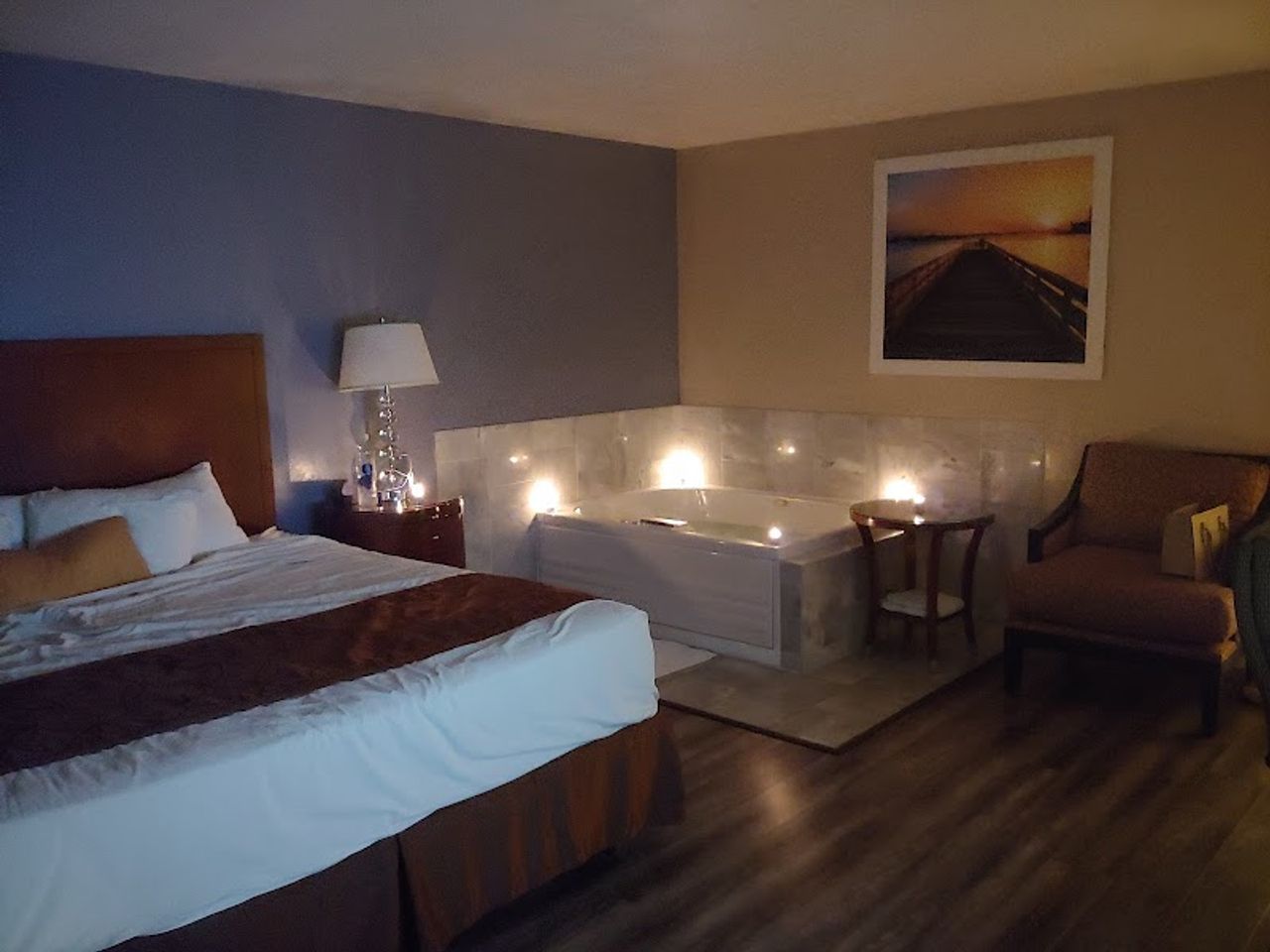 Photo of Days Inn & Suites Lodi - Spacious suites with king beds and jetted tubs