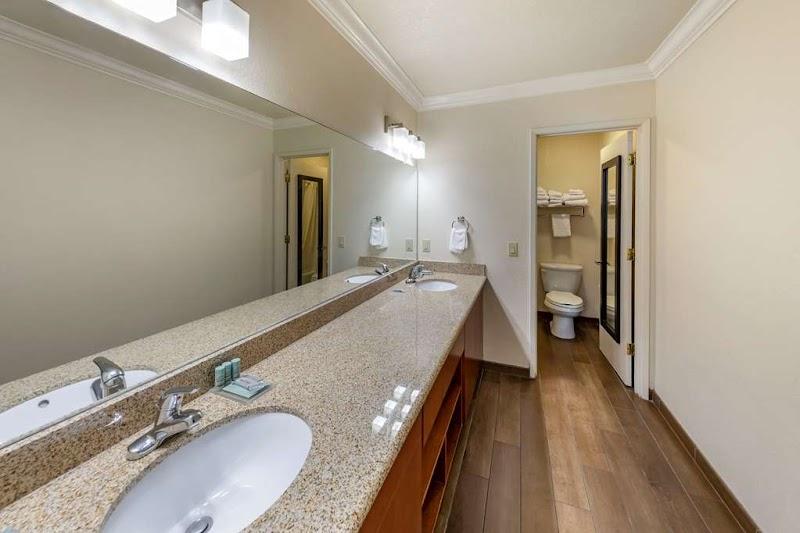 Photo of Best Western Town & Country Lodge