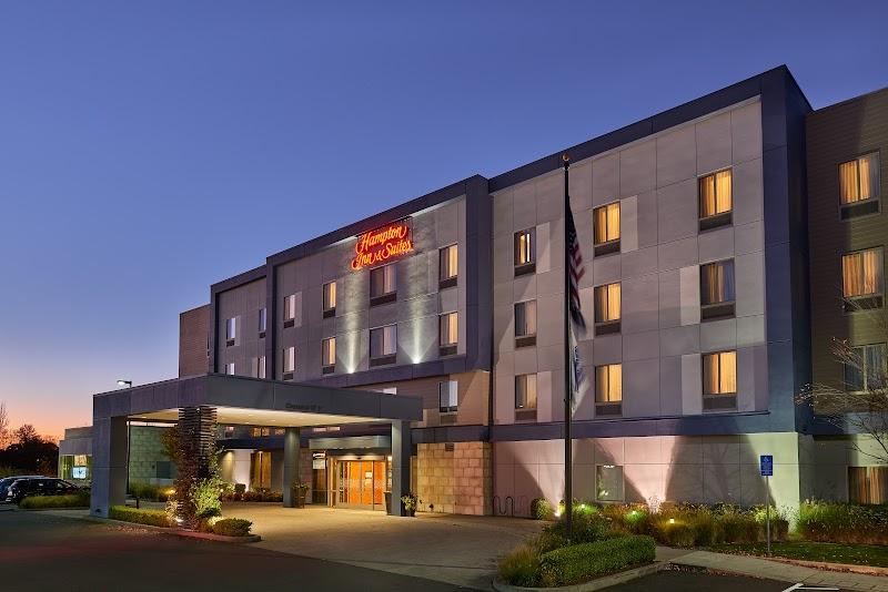 Hampton Inn & Suites Salem