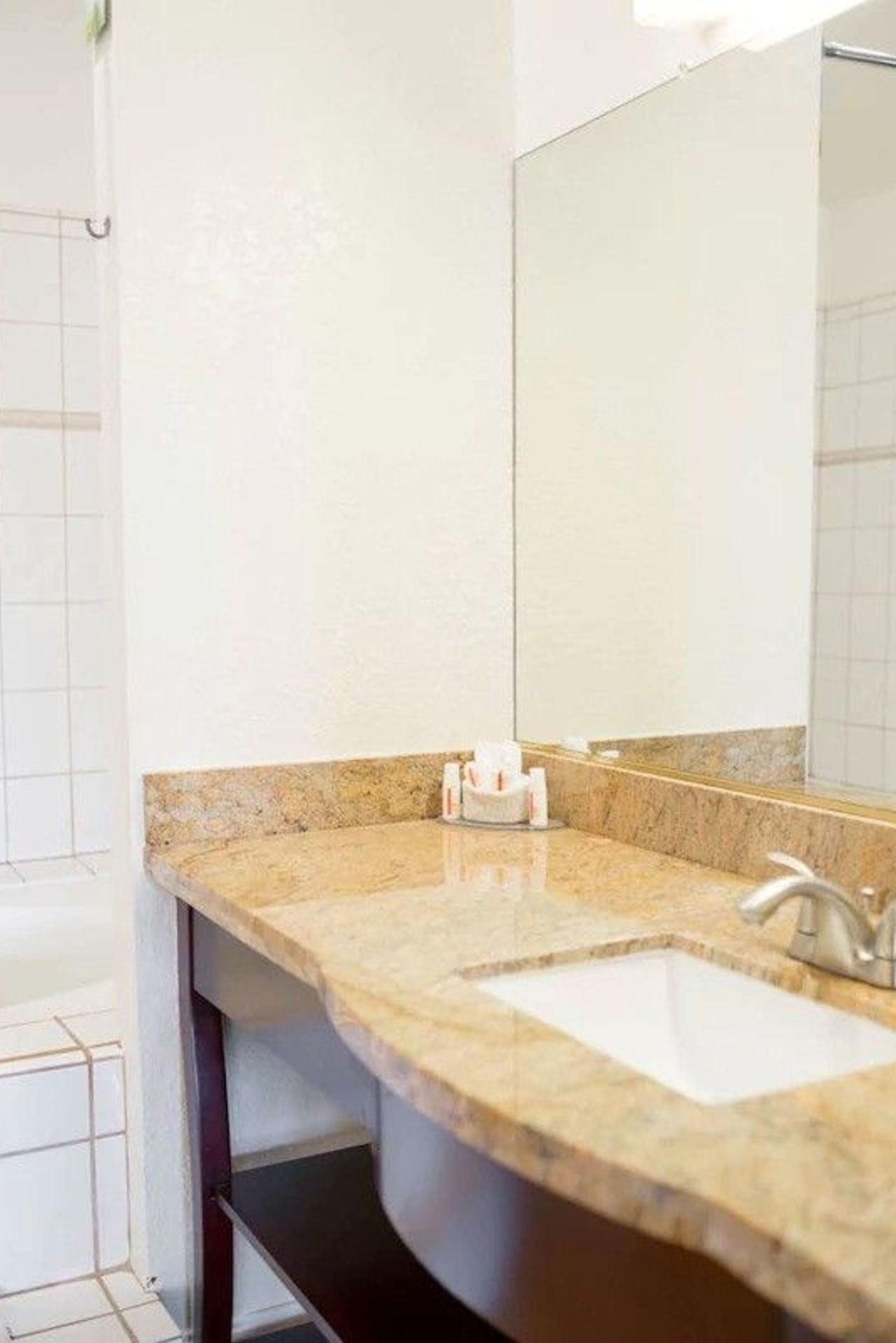Hotel Solares - Bathroom, oversized soaking tub