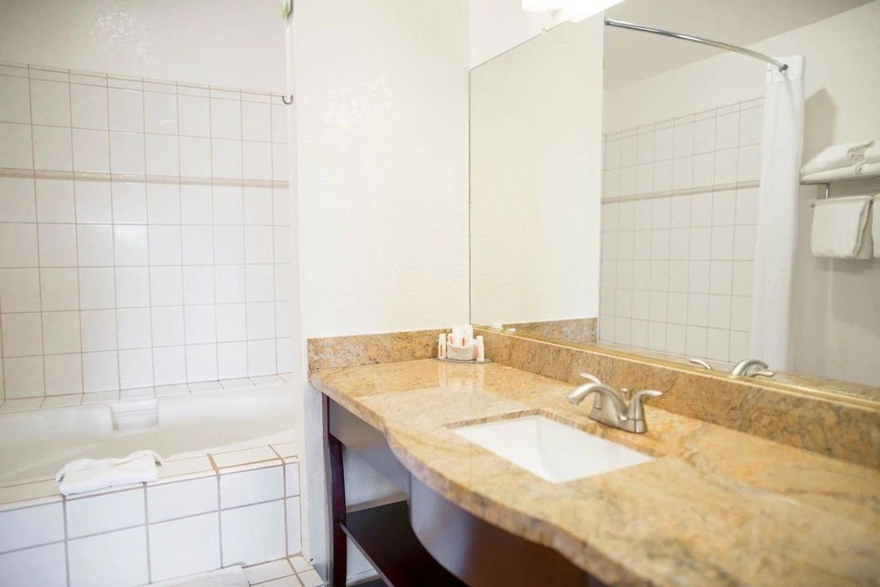 Hotel Solares - Bathroom, oversized soaking tub