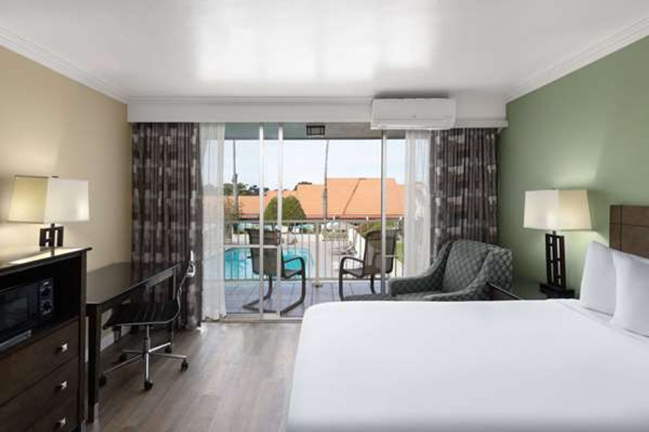 Photo of Travelodge by Wyndham Monterey Bay - Room, Private balcony