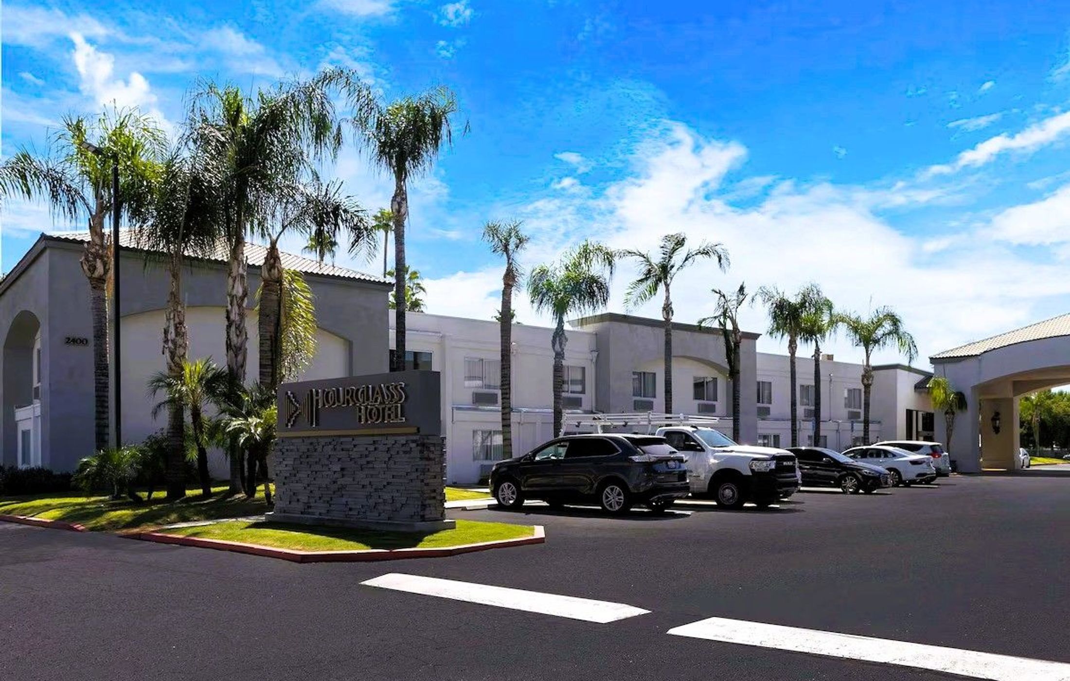 Hourglass Hotel, Ascend Hotel Collection