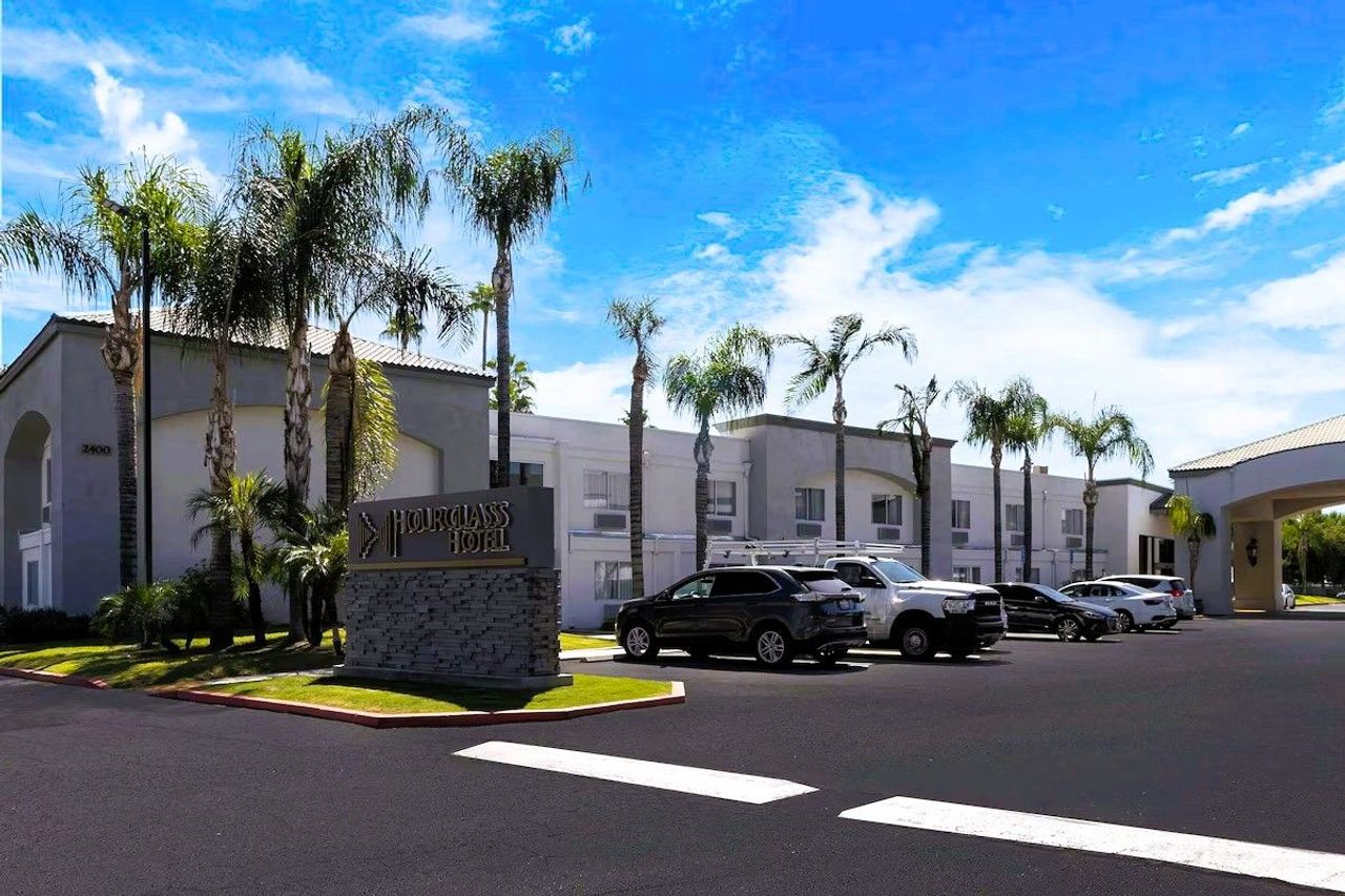 Hourglass Hotel, Ascend Hotel Collection