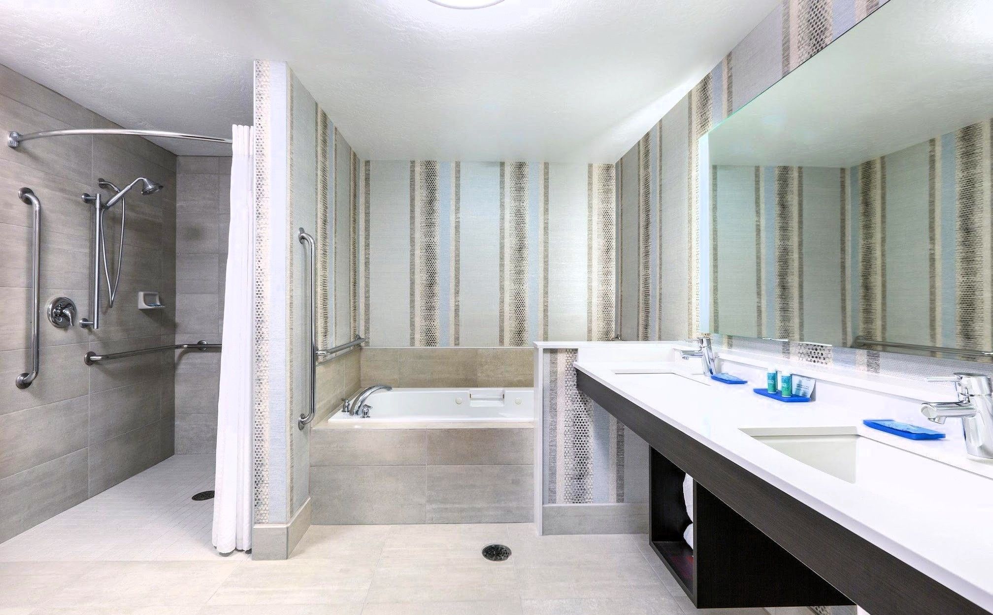 Photo of Holiday Inn Express & Suites Eugene Downtown - University, an IHG Hotel - Bathroom, Private whirlpool tub, Walk-in shower